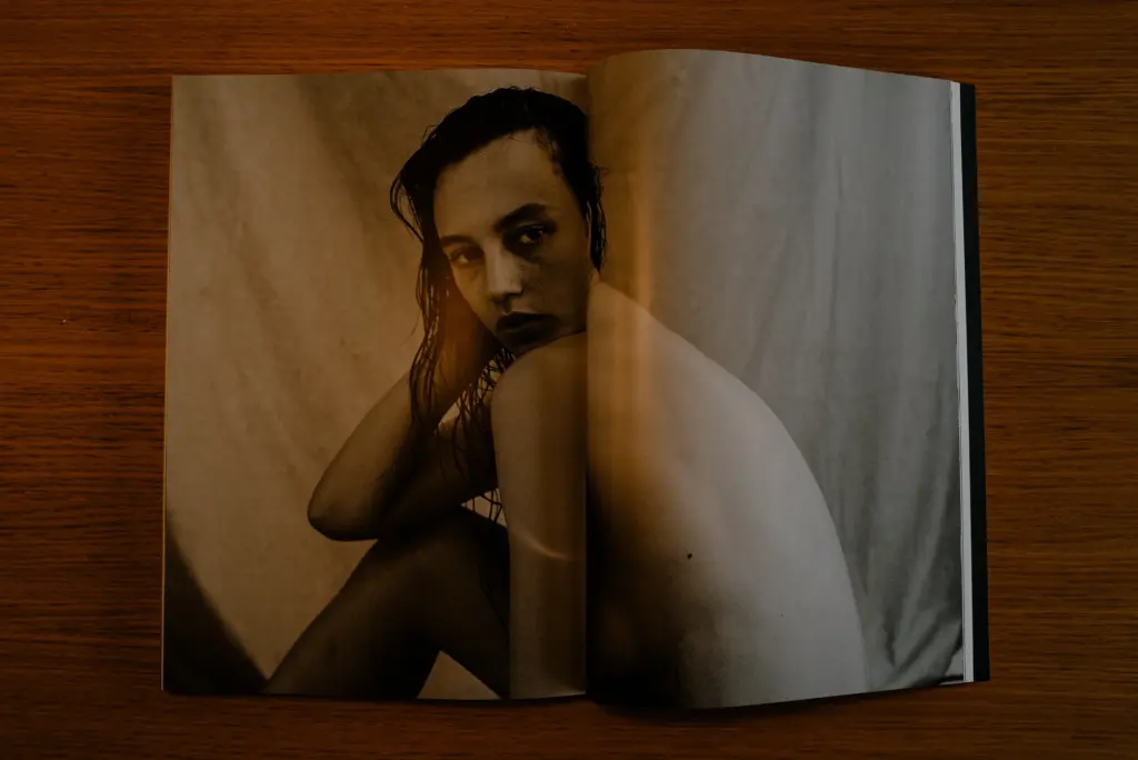 Feature im SWAN MAGAZIN Ausgabe 25 über meine Schwarz-Weiss-Fotografie 10 Ben Hammer Fotograf Köln